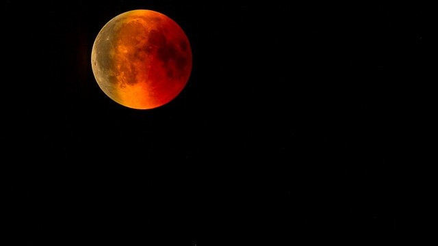 Эксперт рассказал, повлияет ли лунное затмение на здоровье крымчан