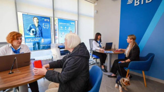 Опрос ВТБ: россияне в перспективе 10 лет не ожидают отказа банков от офисной сети