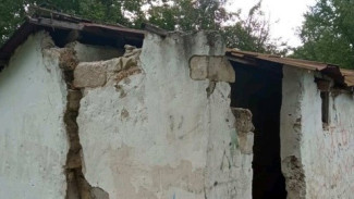 Жители симферопольского села жалуются на уличный туалет в школе