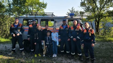В горах Ялты спасли туристку с детьми