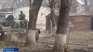 Подразделения  ДНР вместе с российскими военными продолжают зачищать жилые кварталы Мариуполя от нацистов