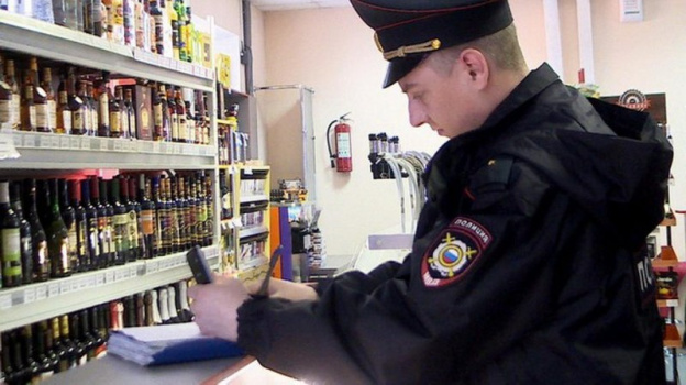 Около 55 тысяч литров контрафактного алкоголя изъято из магазинов Крыма