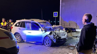 Водитель легкового авто погиб в ДТП с грузовиком на трассе в Крыму 