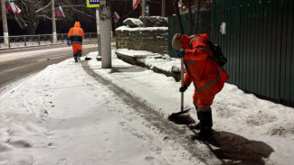 В Симферополе продолжают бороться с последствиями непогоды