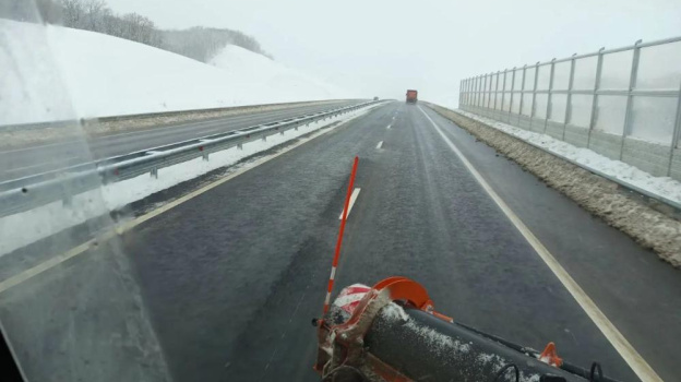 Дорожники в Крыму работают в круглосуточном режиме 