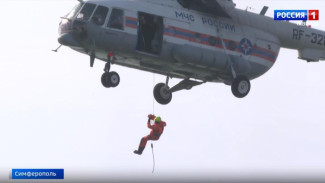 Крымские спасатели десантировались на воду с вертолётов МИ-8 