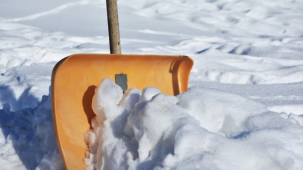 В Севастополе плохую уборку снега объяснили отсутствием опыта