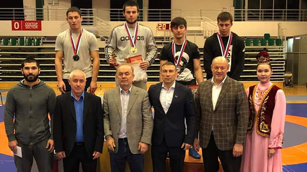 Борец из Крыма завоевал серебро на турнире в Казани