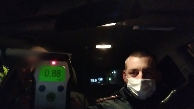Пятикратную дозу алкоголя обнаружили у водителя в Крыму (ВИДЕО)