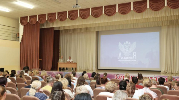 Около 200 учителей с освобожденных территорий Украины проходят переподготовку в Крыму
