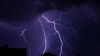 В Симферополе объявили штормовое предупреждение до конца дня