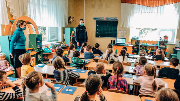 Сотрудники МЧС провели занятие для дошкольников Севастополя