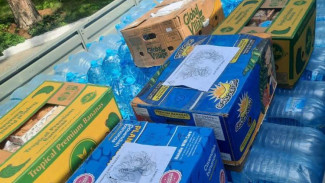 Питьевая вода и сладости для защитников: в Симферополе продолжается сбор гуманитарной помощи 