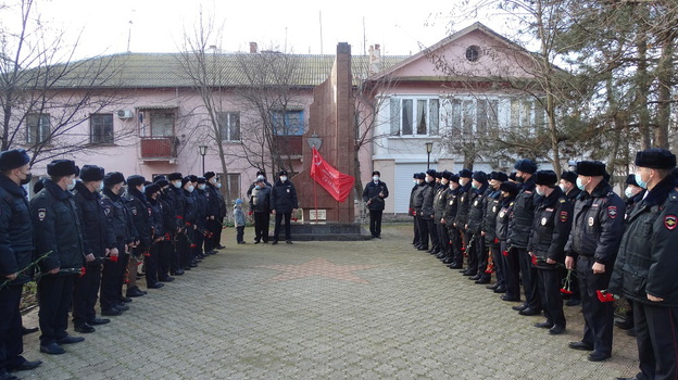 Полицейские города Саки почтили память погибших коллег