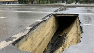 Восстановлением разрушенного в Симферополе моста займется компания «ВАД»