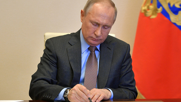 Путин запретил иностранцам владеть земельными участками в Крыму 