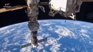 Космонавты поздравили россиян с Днем Конституции прямо из космоса