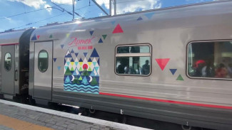 Сегодня в Симферополе встретили детей юбилейной смены «Артека».