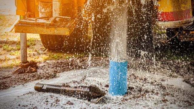 Скважины в Азовском море начнут бурить в середине лета