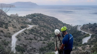 Сотрудники МЧС спасли туриста, застрявшего в крымских горах 