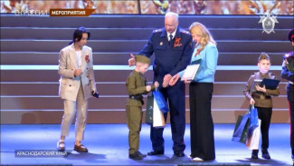 Юного крымчанина отметил дипломом Председатель Следственного комитета России