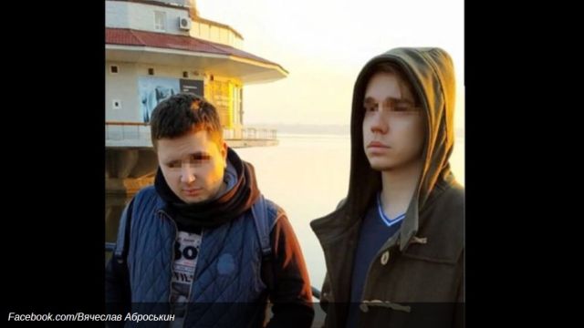 На Украине двое парней убили человека, избив и сбросив его с моста