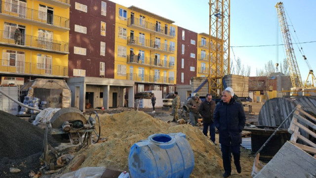 В Мариуполе крымчане продолжают возводить многоквартирные жилые дома