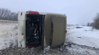 Рейсовый автобус «Севастополь — Астрахань» опрокинулся на трассе в Ставрополье