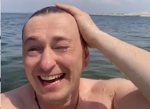 Актер Безруков восхитился морем в Севастополе 