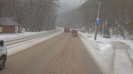 Снегоуборочные машины расчищают Ангарский перевал