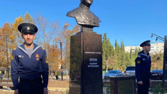 В Севастополе открыли памятник флагману флота Владимиру Орлову