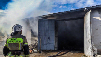 В Симферопольском районе загорелось складское помещение