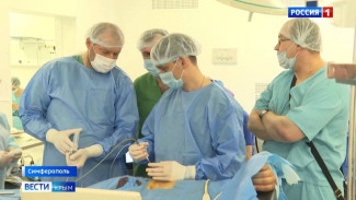 Сегодня крымские медики обучали своих коллег из разных уголков страны новой методике удаления камней из почек