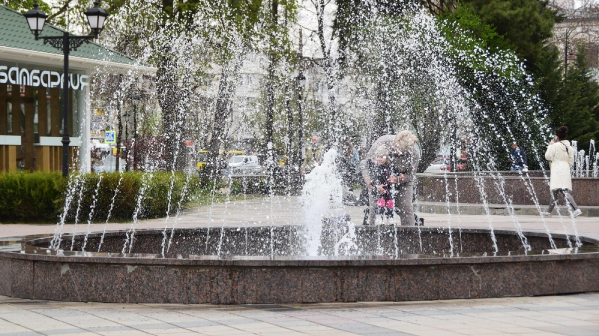екатерининский парк симферополь фонтаны. фонтан около театра симферополь. симферополь фонтаны family саау. фонтан парк тренева. парк екатерины фонтаны симферополь.