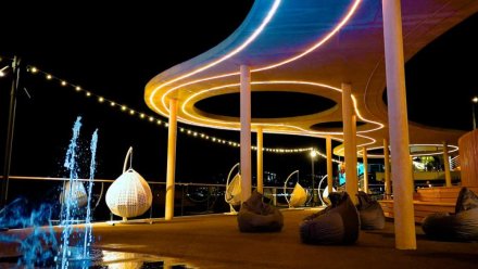 В Ялте открыли первый пляж с фонтаном