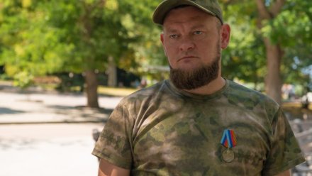 Добровольца из Севастополя наградили медалью за освобождение села в ЛНР