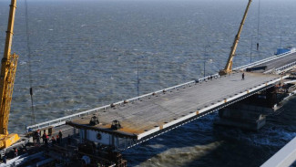 На левой части Крымского моста установили первый новый пролет