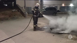 В Крыму потушили горящий мопед и эвакуатор