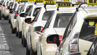 В Севастополе продлили лицензии таксистам