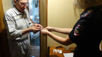 Полицейские помогли восстановить паспорт пожилому крымчанину 