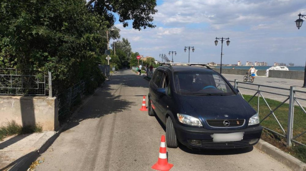 Машина сбила подростка на самокате в Евпатории