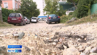 Разбитая дорога вызвала скандал в Симферополе
