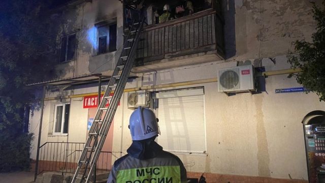 На пожаре в Джанкое пострадал человек