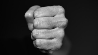 В Симферополе подросток заступился за курьера и избил мужчину