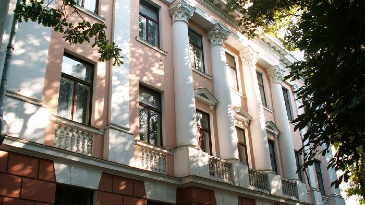 Институт минеральных ресурсов. Геологоразведочный институт симферополь. Нии геологии симферополе. Институт минеральных ресурсов симферополь. Здание института минеральных ресурсов в симферополе.