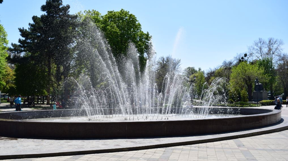 парк имени тренева симферополь. фонтан в симферополе в парке тренева. фонтан екатерины симферополь. екатерининский парк симферополь фонтаны. фонтаны симферополь сквер.