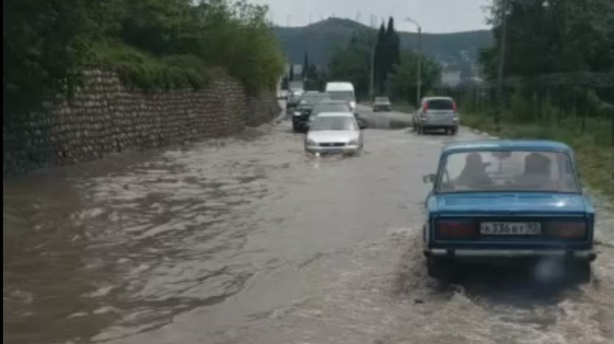 На въезде в Инкерман затопило дорогу (ВИДЕО) – Новости Крыма – Вести Крым