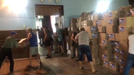 2500 коробок с гуманитарной помощью передали ЛНР от Крыма