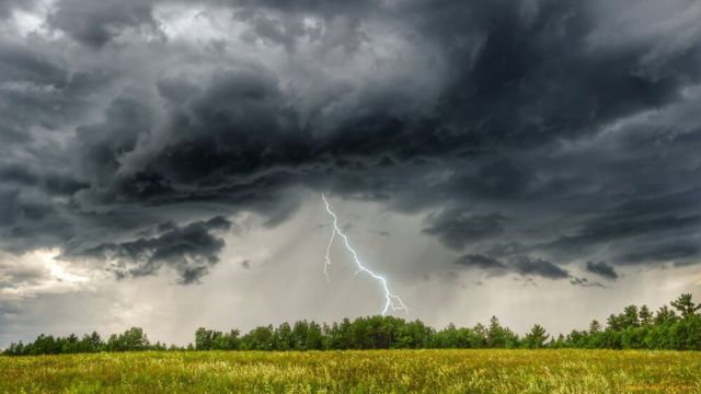 Град и сильный ливень: погода в Крыму на 17 мая