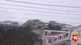 Полицейские спасли девушку, которая хотела спрыгнуть со скалы в Симферополе